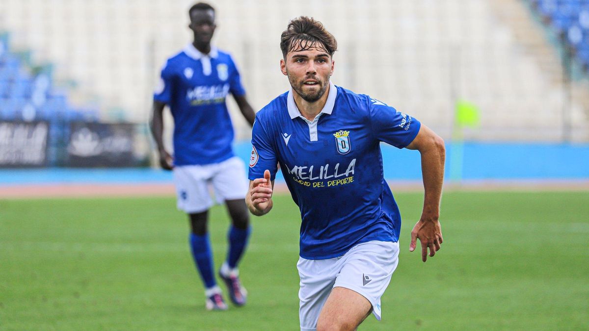 Javi Ajenjo, en un partido con el Melilla.
