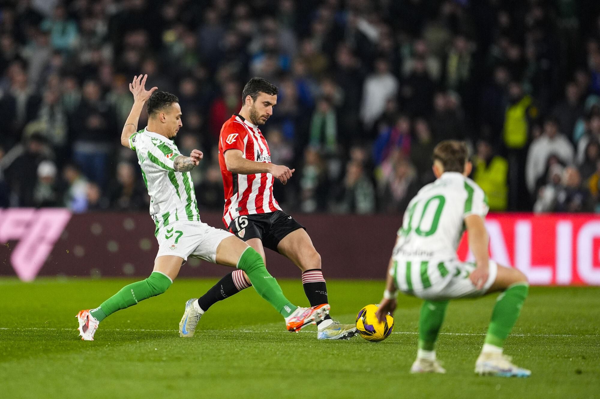 Inigo Lekue of Athletic Club in action during the Spanish league, LaLiga EA Sports, football match played between Real Betis and Athletic Club at Benito Villamarin stadium on February 2, 2025, in Sevilla, Spain. AFP7 02/02/2025 ONLY FOR USE IN SPAIN. Joaquin Corchero / AFP7 / Europa Press;2025;SPORT;ZSPORT;SOCCER;ZSOCCER;Real Betis v Athletic Club - LaLiga EA Sports;