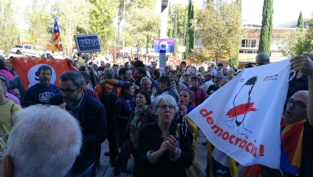 Unes 1.500 persones acompanyen Marta Madrenas a declarar