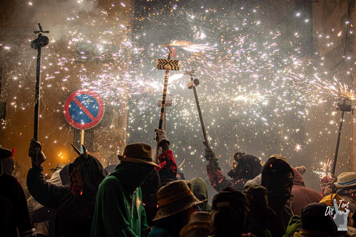 Cada cop el públic gaudeix més de la festa, sempre sota mesures de seguretat.