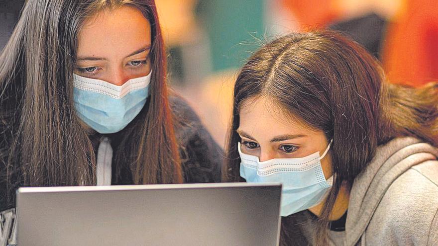 Las becas de la Fundación «la Caixa» ya han ayudado a más de 5.000 estudiantes.