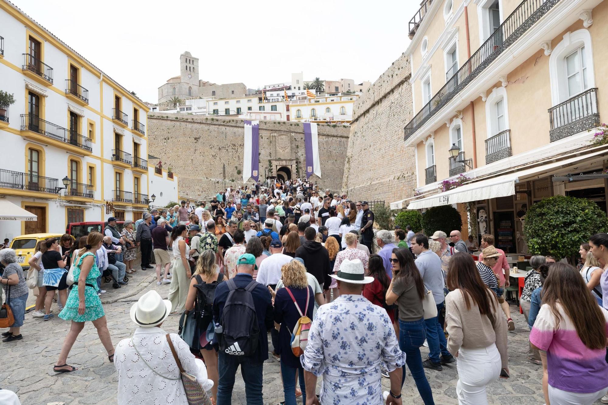 La dura y libre vida de los feriantes de la Ibiza Medieval