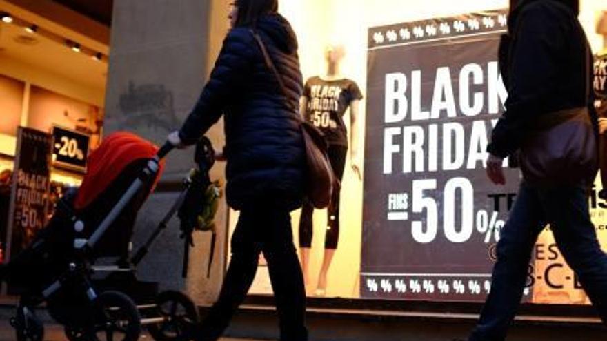 Compradors durant el Black Friday de l&#039;any passat a Manresa