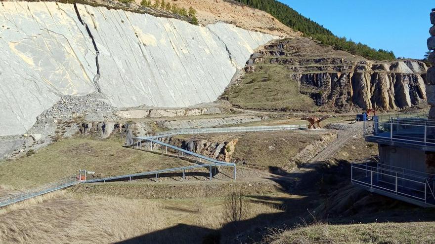 Els titanosaures de Fumanya, a l'abast de tothom: el nou tram de passarel·la fa accessible tota la Ruta del Cretaci
