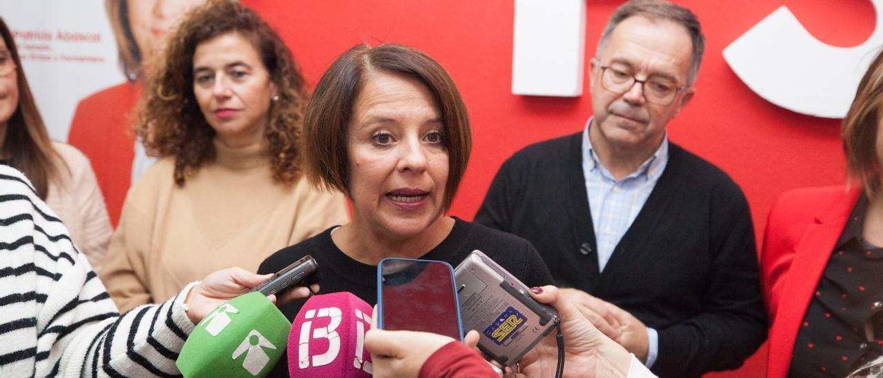 Sofía Hernanz atiende a los medios de comunicación en las anteriores elecciones generales en noviembre de 2019.