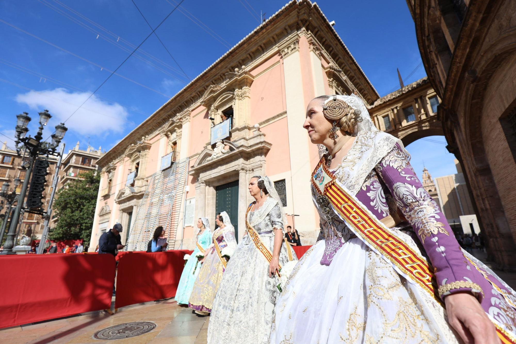 Búscate en el primer de la Ofrenda en la calle de la Paz hasta las 17 horas