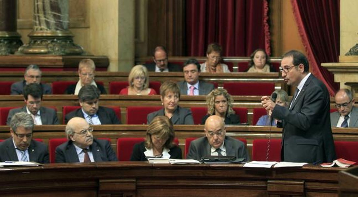 El conseller d’Interior, Ramon Espadaler, durant la seva intervenció en el ple del Parlament, aquest dimecres. El conseller d’Interior, Ramon Espadaler, durant la seva intervenció en el ple del Parlament, aquest dimecres.