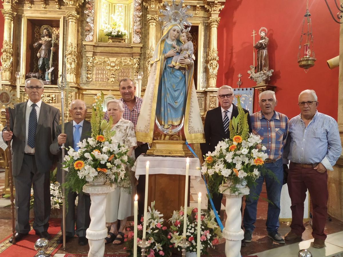 Antigua directiva de la cofradía de la Virgen de la Salud de Alcañices