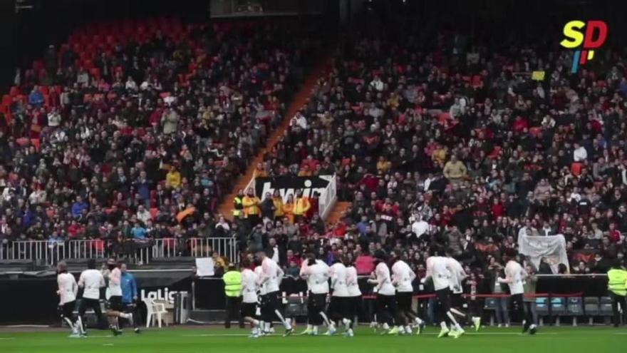 El valencianismo despide el año del centenario en Mestalla