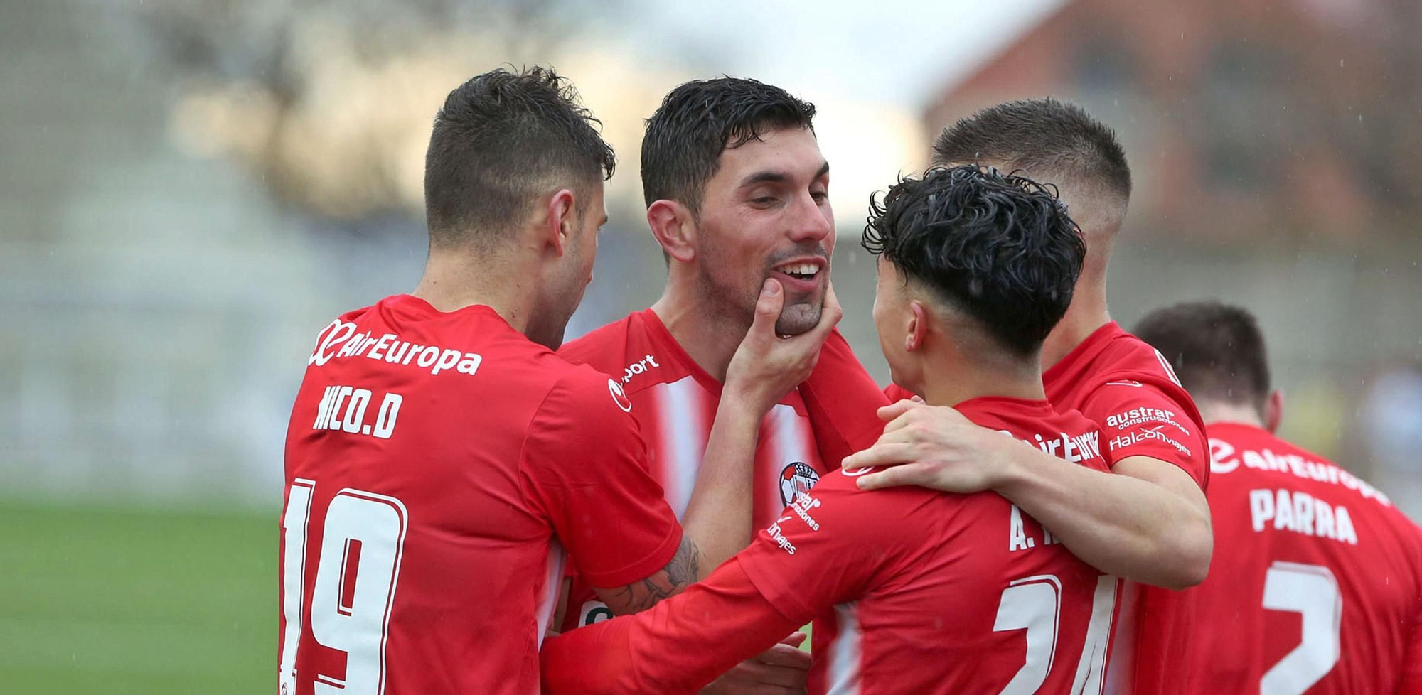 Los jugadores del Zamora CF celebran el gol de Ramos, ayer. |