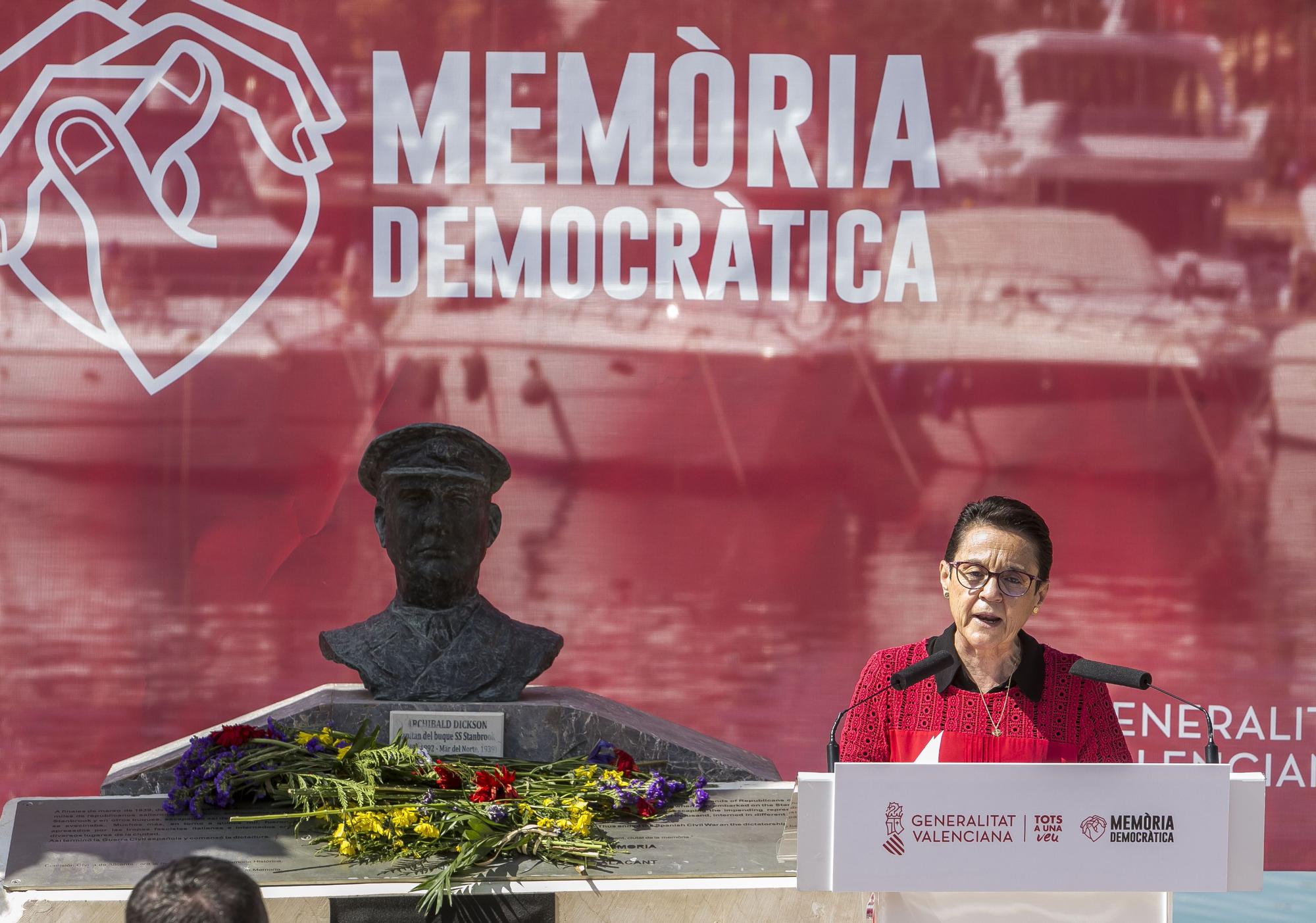 Homenaje a las víctimas de la Guerra Civil en el puerto de Alicante