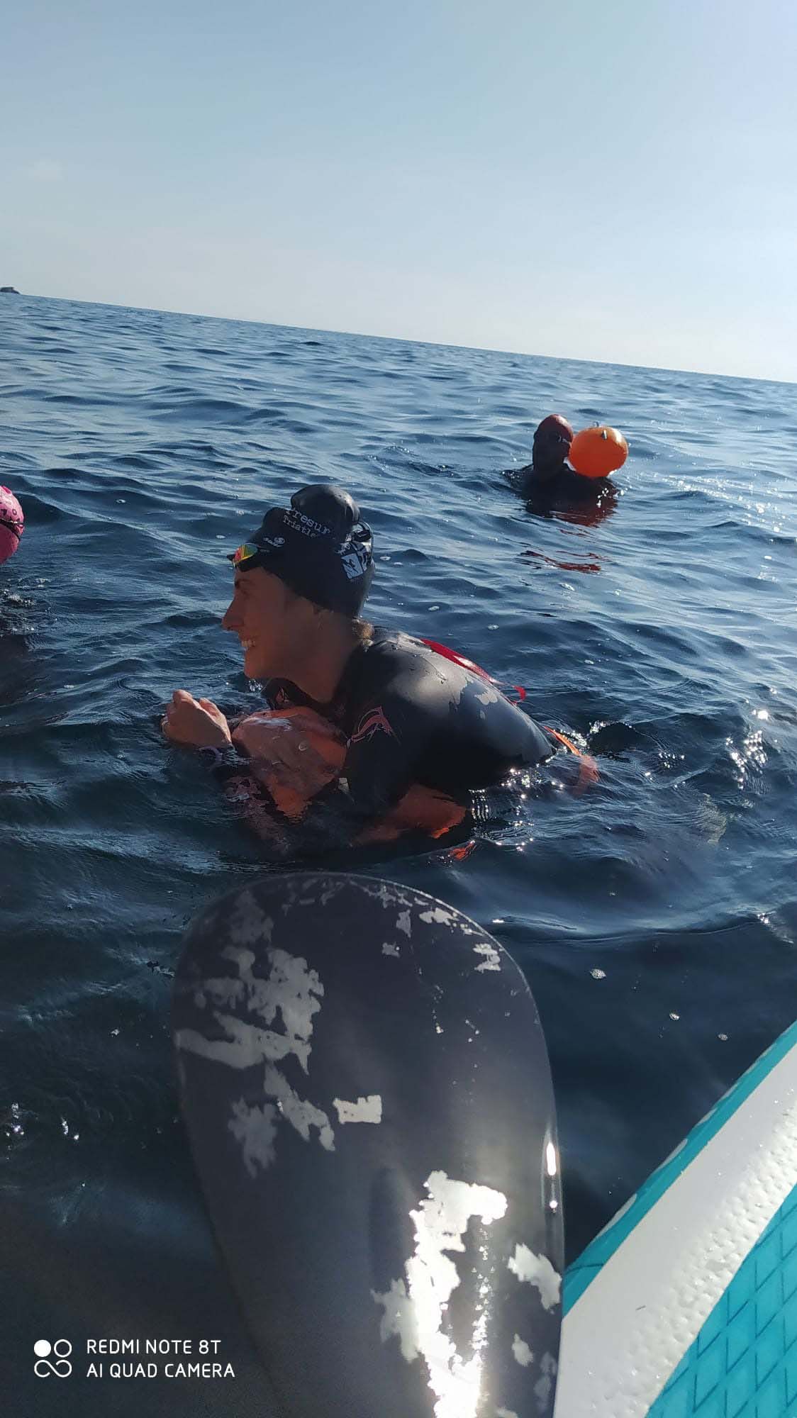 El paratriatleta Javier Vergara cumple con éxito su reto de 5km de natación por una causa benéfica