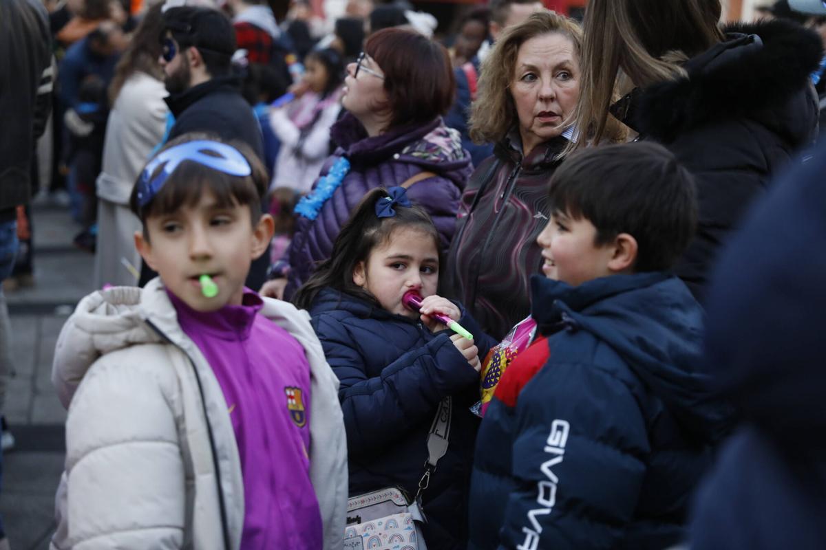 Las familias de Mieres, disfrutando de la Nochevieja Infantil.