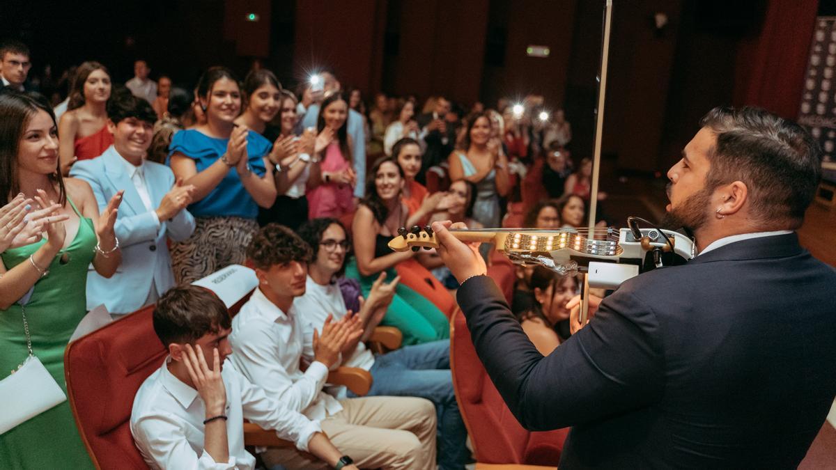 Alumnos, familiares, profesores y directivos pudieron intercambiar anécdotas y recuerdos.