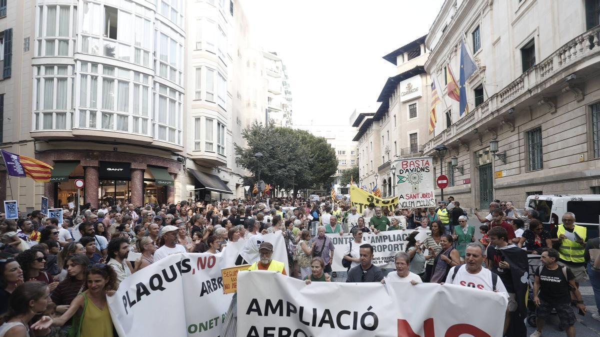 El New York Times señala la masificación de Mallorca: ¿Por qué amplia el aeropuerto