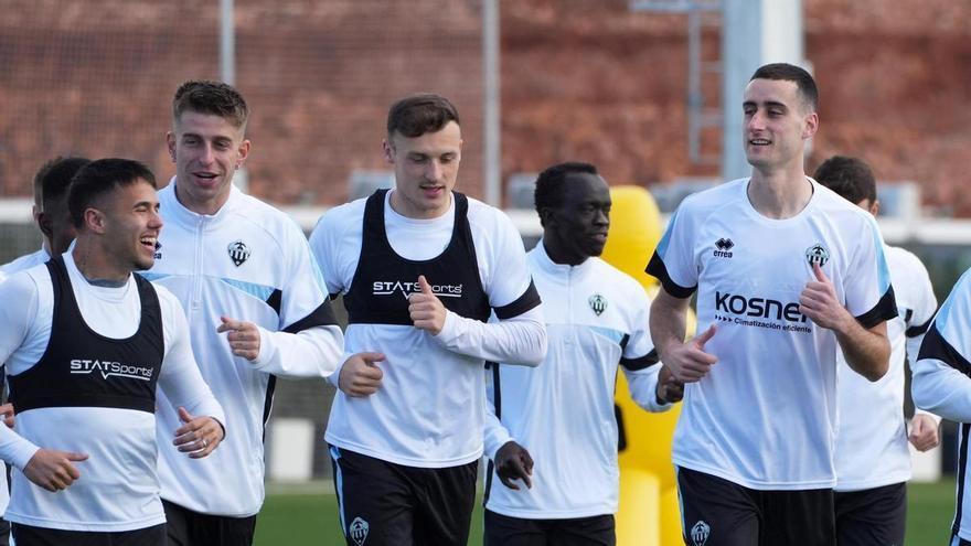 Video | Entrenamiento del CD Castellón, sin Serpeta y con los últimos fichajes