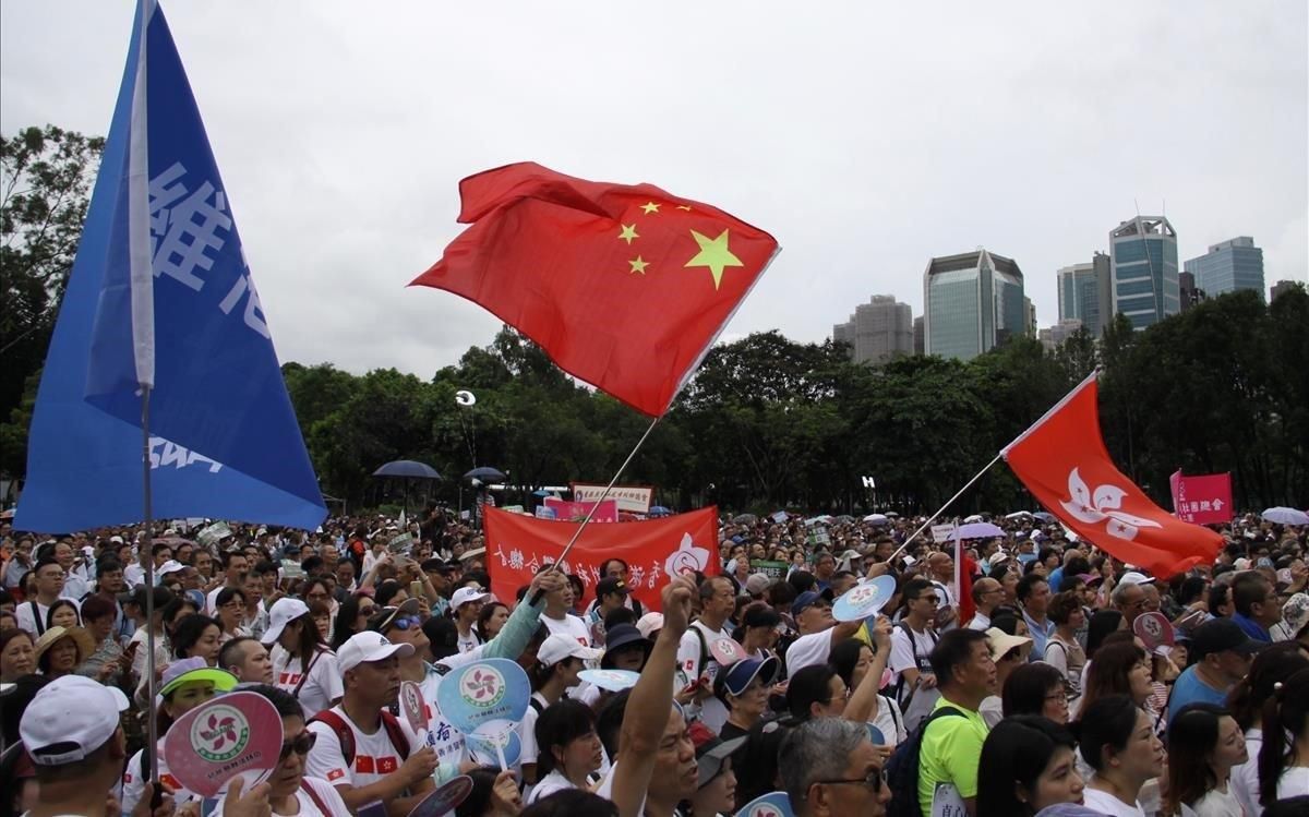 zentauroepp49437524 hong kong 14 8 2019   contrarios a las protestas190814183626