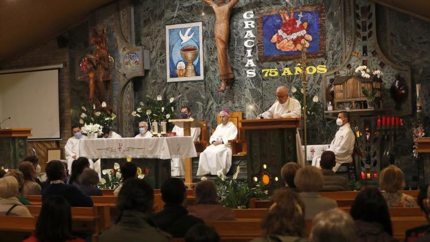 Momento de la misa en el Inmaculado Corazón de María.   | // R. GROBAS