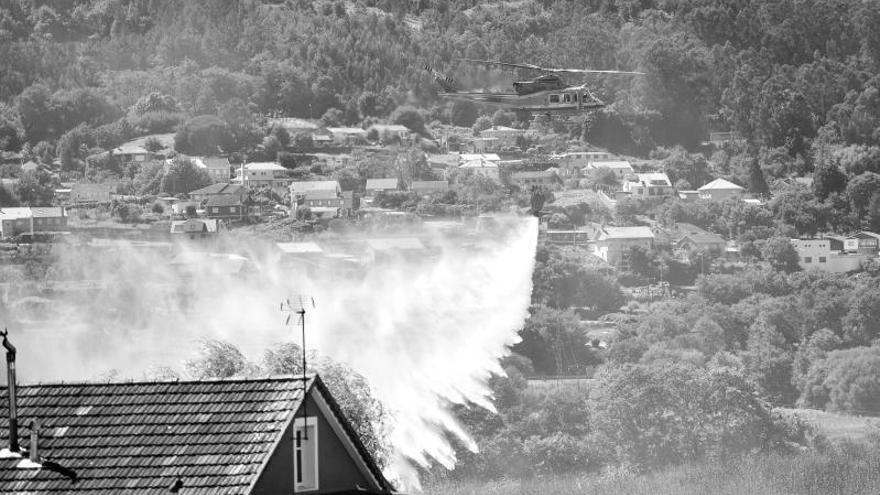 Incendio registrado esta semana en Pontevedra, próximo a unas viviendas.