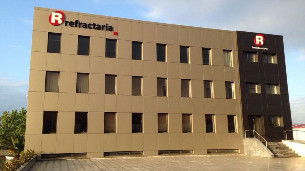 Las oficinas de la factoría de Refractaria en El Berrón.