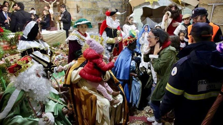 Los Reyes Magos tiñen de ilusión Tabeirós-Montes