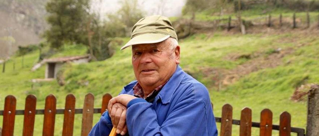 Marcelino Bayón, ayer, en su casa de Teyeo, en el valle de Zureda, Lena.