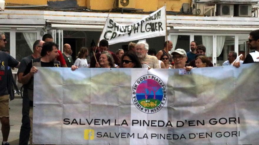 Pla mig de la capçalera de la manifestació