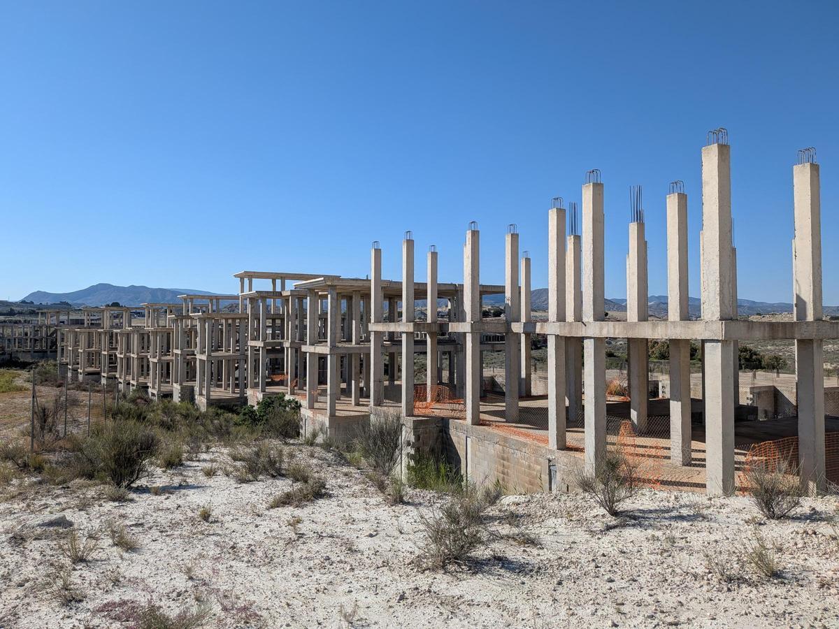 Estado de las viviendas que se levantaron en Fortuna Hill en la urbanización Las Lamparillas