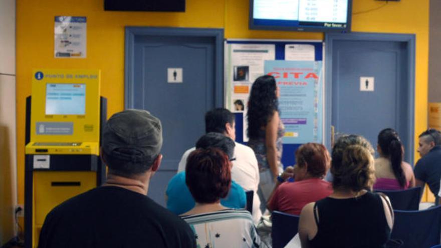 Canarias suma en un mes más parados de los que perdió en la campaña navideña