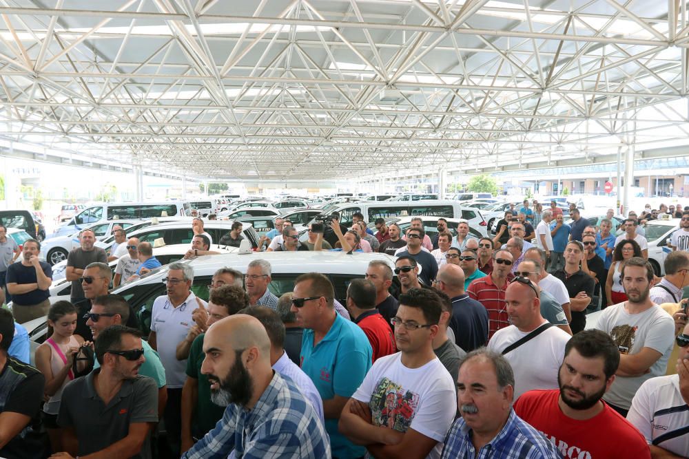 Manifestación de taxistas contra Cabify