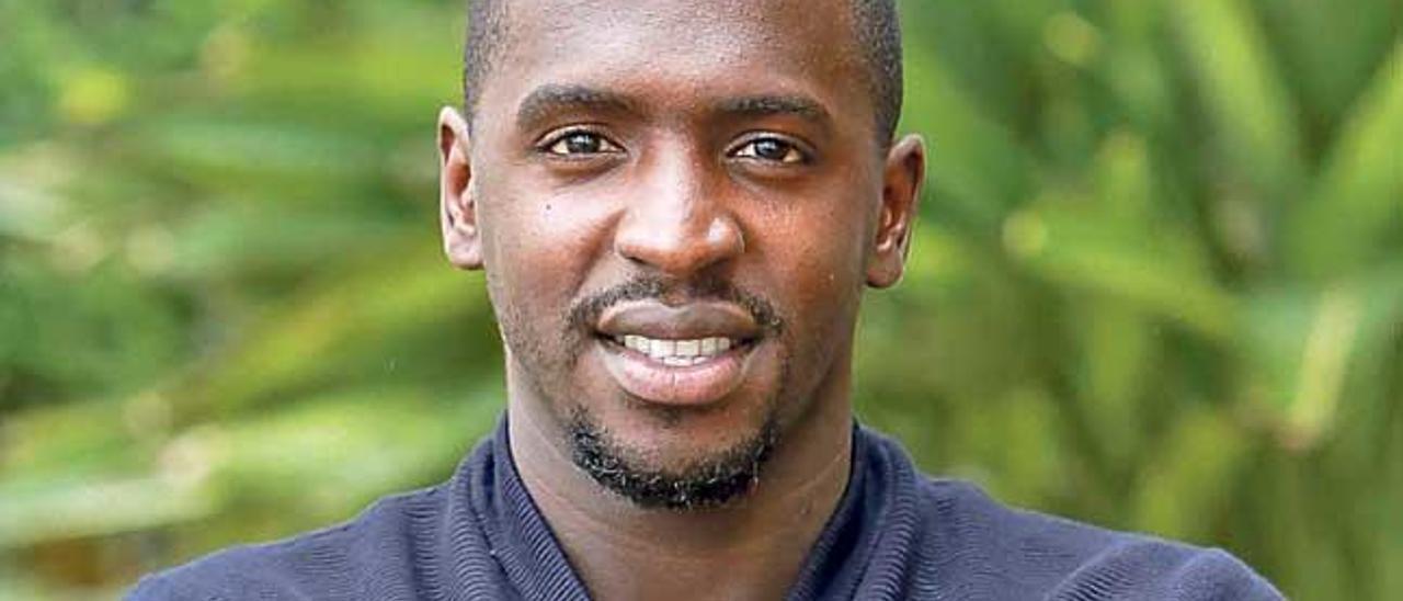 Abdoul Sissoko posa para este diario tras la entrevista.