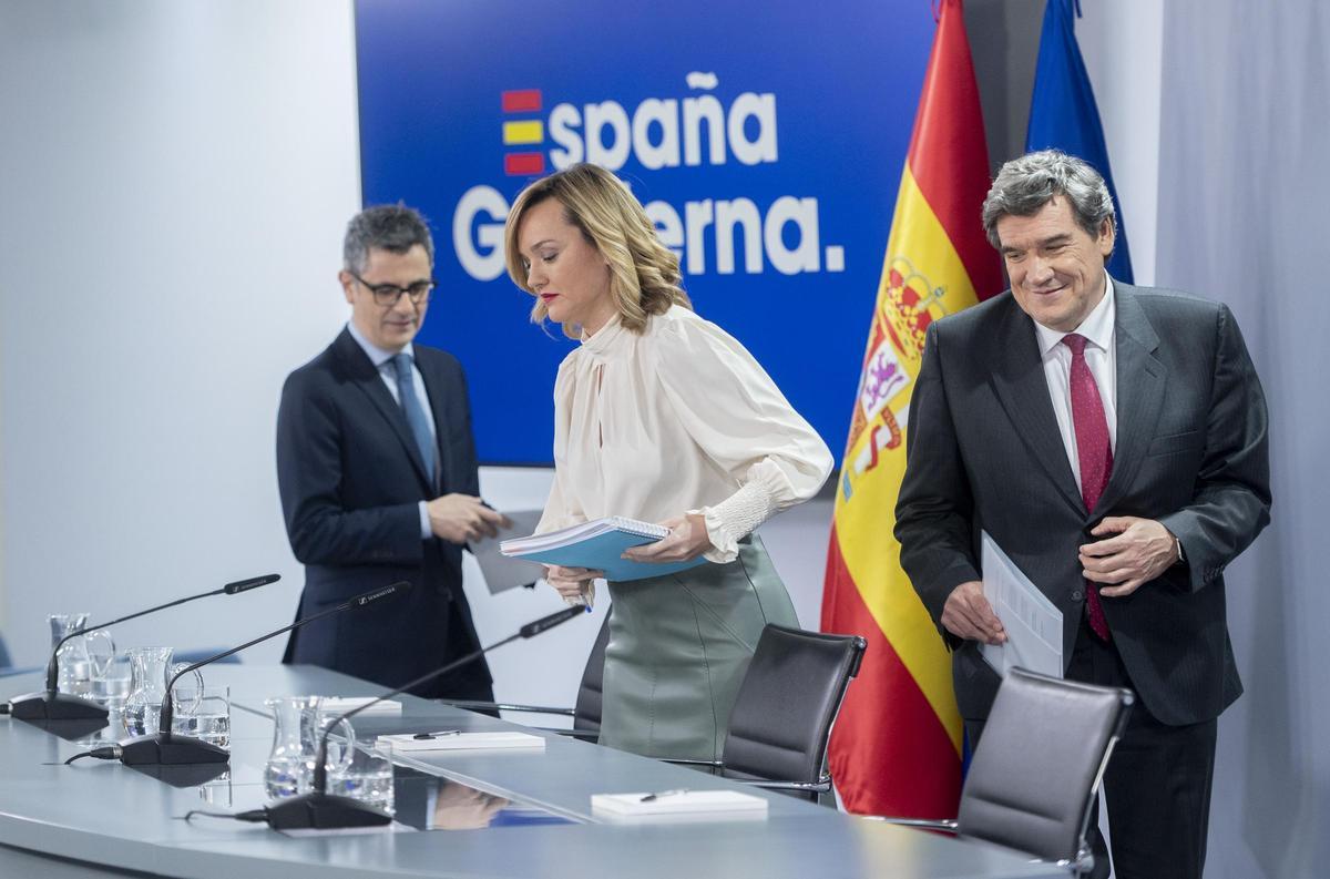 Félix Bolaños, Pilar Alegría y José Luis Escrivá, en la rueda de prensa del Consejo de Ministros.
