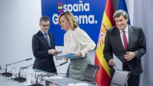 Félix Bolaños, Pilar Alegría y José Luis Escrivá, en la rueda de prensa del Consejo de Ministros.