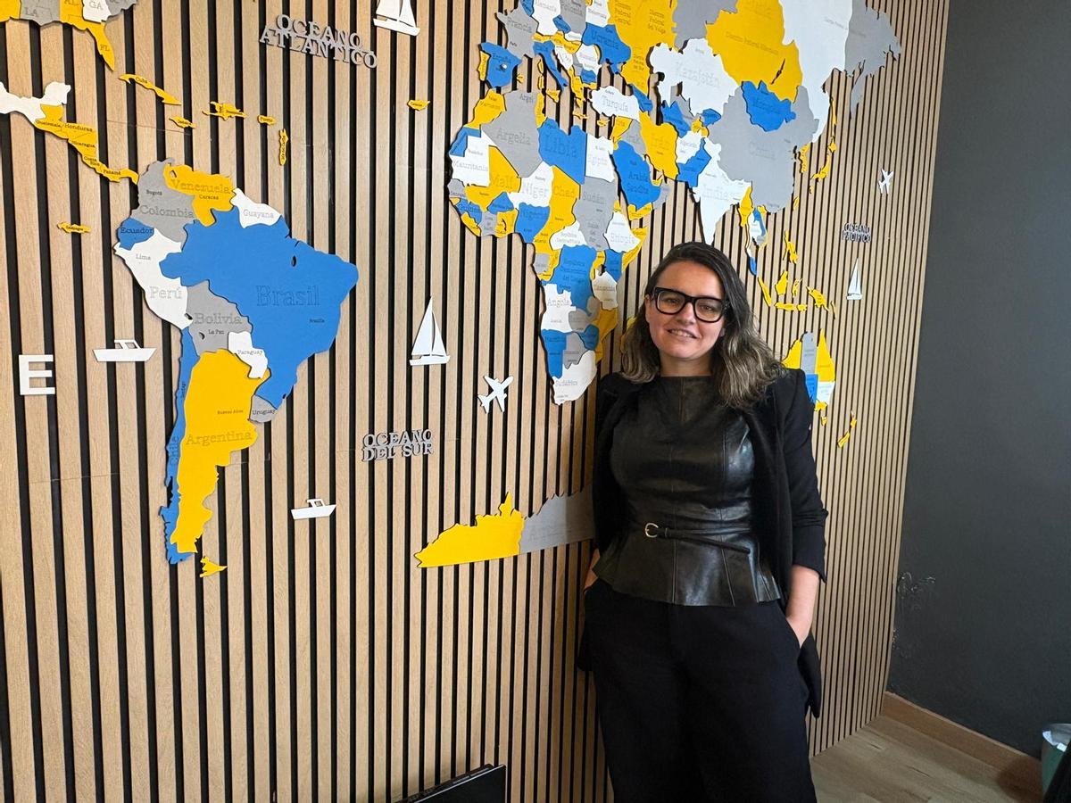 Mirian González en el interior de su oficina.