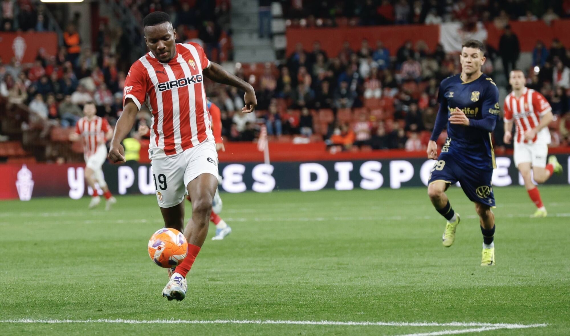 EN IMÁGENES: El Sporting - Tenerife disputado en El Molinón