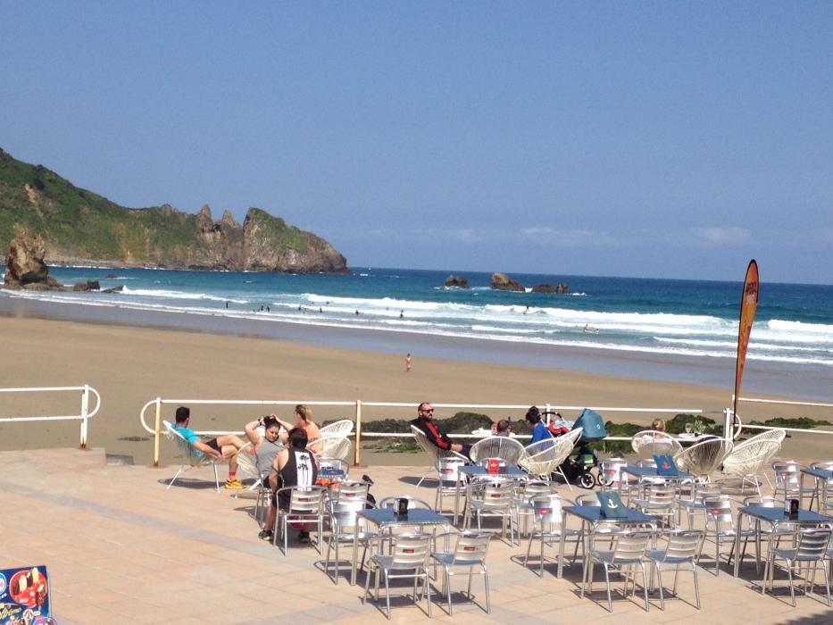 Asturias disfruta bajo el sol de la vuelta de la primavera