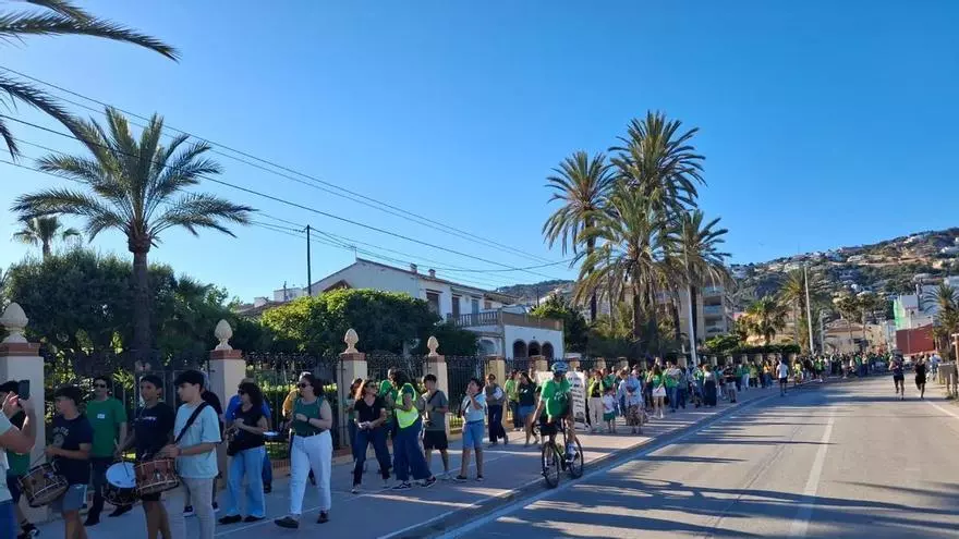 La defensa de la educación pública abraza la bahía de Xàbia