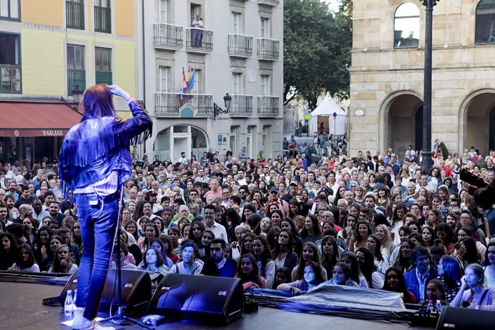 Carlos Sadness en la Plaza Mayor de Gijón