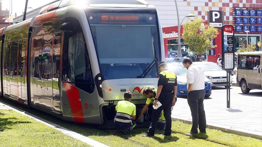 En la uci un peatón tras ser arrollado por el tranvía