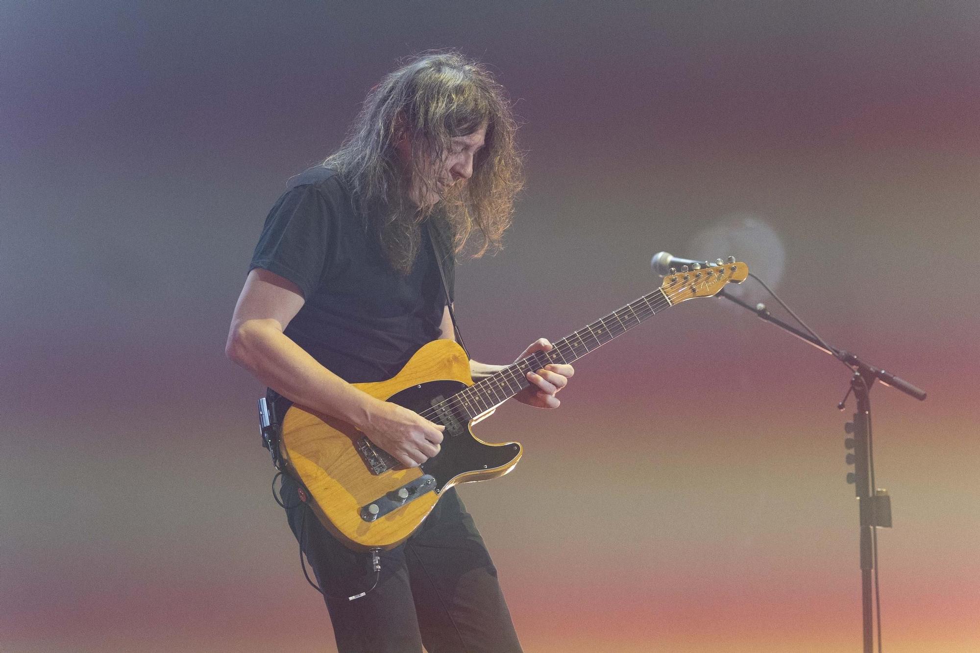 El Multiusos Fontes do Sar a los pies de Fito y sus fitipaldis