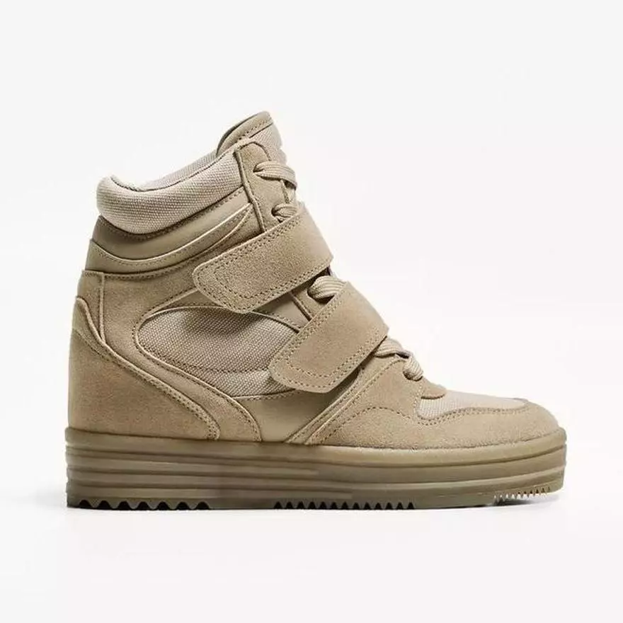 Con cuña, de Isabel Marant / Bershka