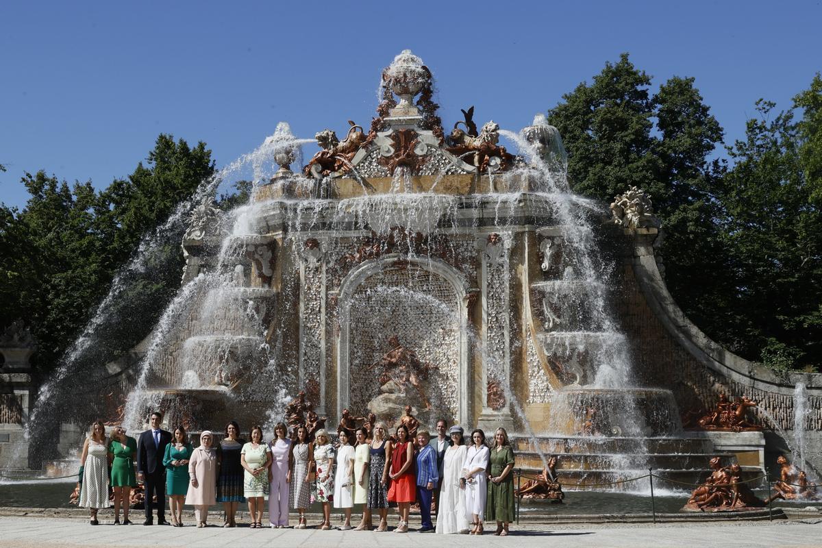 Recepción oficial a los consortes de la treintena de jefes de Estado y de Gobierno que asisten a la cumbre de la OTAN en la Granja de San Idelfonso