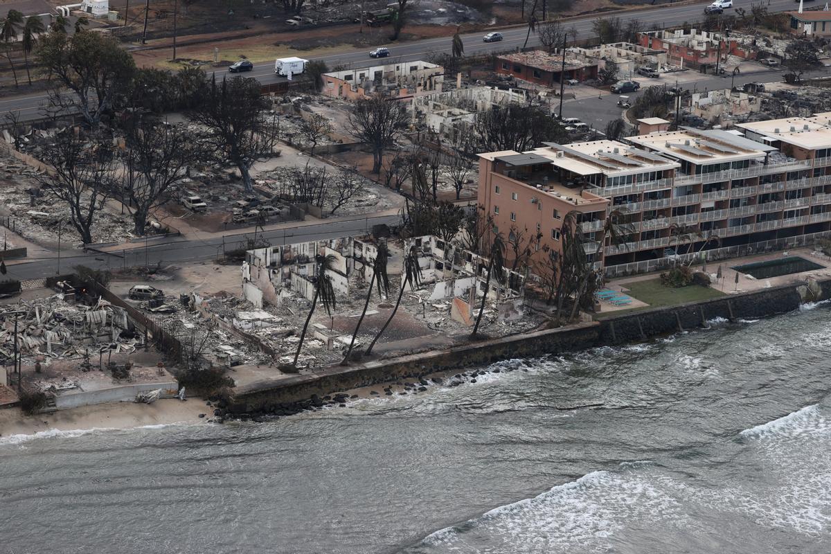 El fuego destruye la localidad de Lahaina, en Hawái