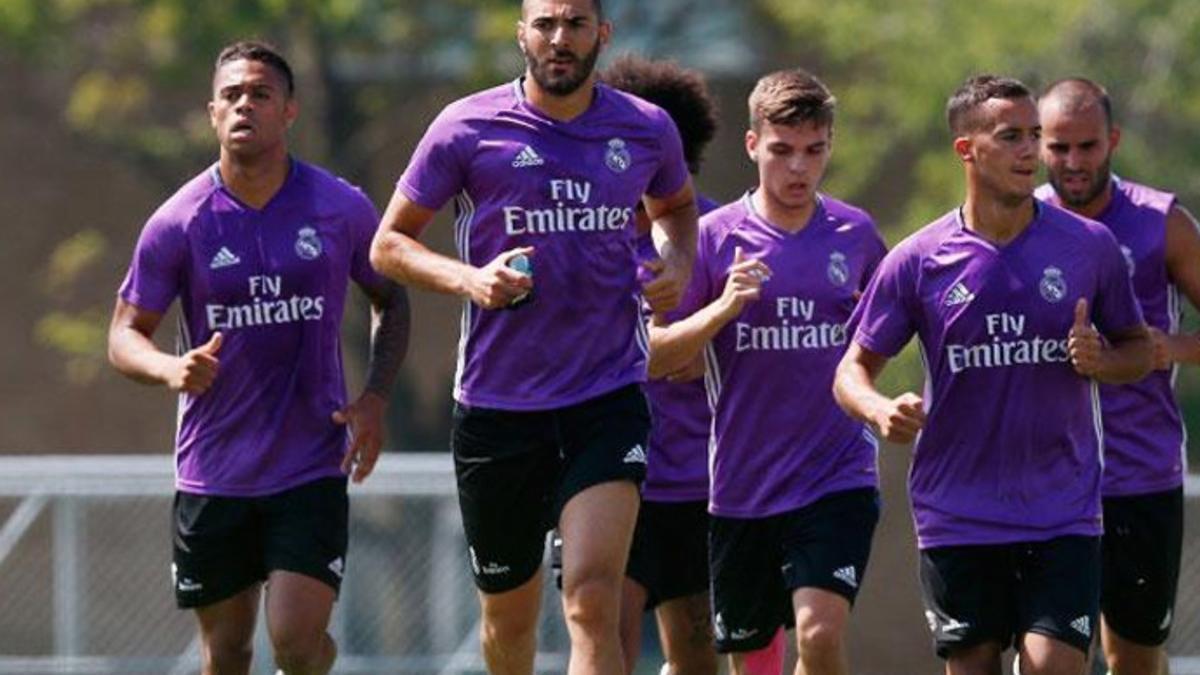 Karim Benzema (centro) junto a varios compañeros del Real Madrid durante el entrenamiento del sábado 23 de julio en Montreal