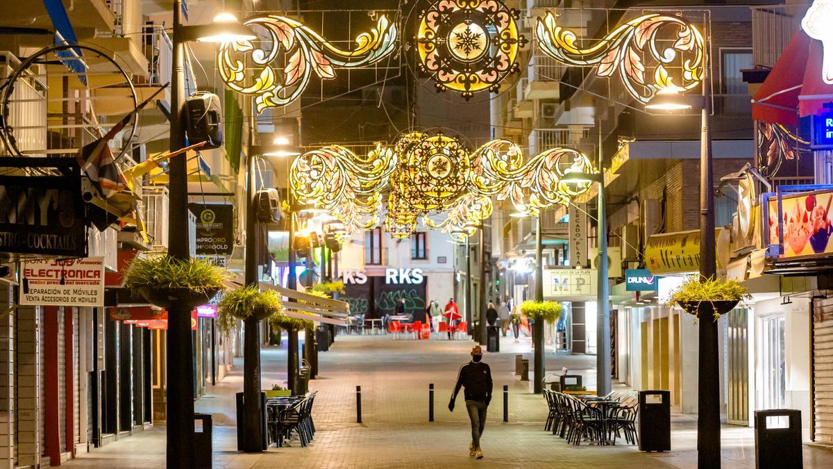 Una de las principales calles de Benidorm vacía hace un par de semanas