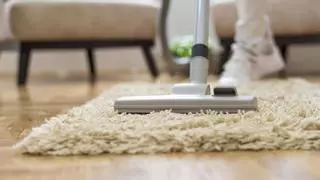 El truco definitivo para acabar con la suciedad y el mal olor de tu alfombra