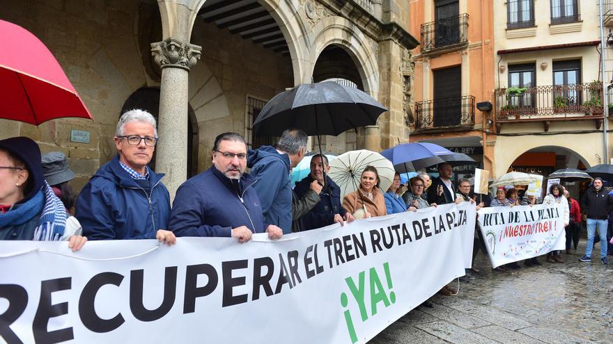 GALERÍA | Así han sido las protestas por el tren Ruta de la Plata en diferentes localidades extremeñas