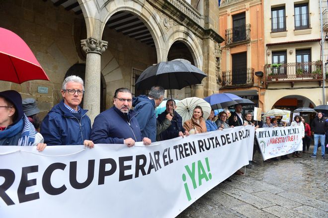 GALERÍA | Así han sido las protestas por el tren Ruta de la Plata en diferentes localidades extremeñas