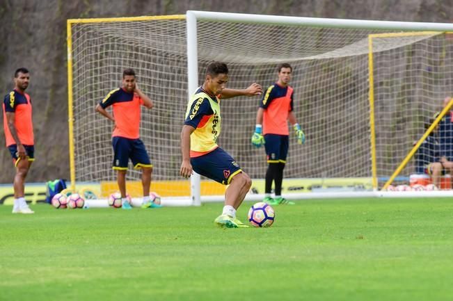 .Entrenamiento de la UD Las Palmas en Barranco ...