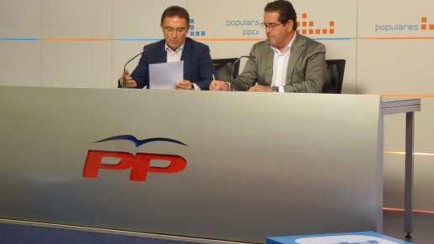 Serafín Castellano y Jorge Bellver, durante la rueda de prensa que ofrecieron ayer en Valencia.
